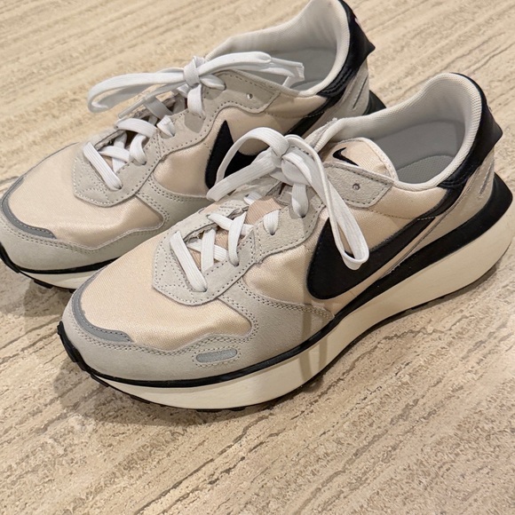 Nike Classic White Athletic Shoes - Picture 2 of 4